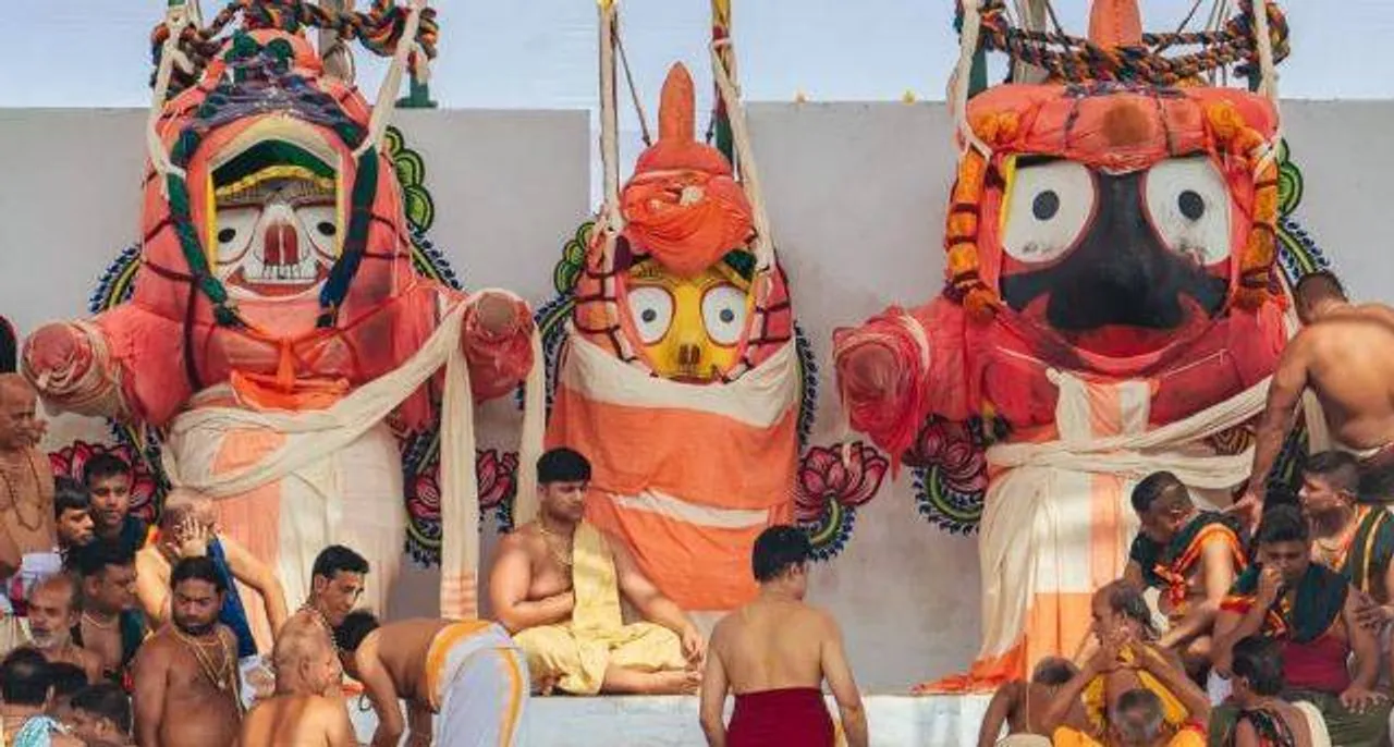  ରତ୍ନ ସିଂହାସନ ଛାଡ଼ି ସ୍ନାନ ବେଦୀରେ ଚତୁର୍ଦ୍ଧାମୂର୍ତ୍ତି: ଦର୍ଶନ କଲେ ଲକ୍ଷ ଲକ୍ଷ ଶ୍ରଦ୍ଧାଳୁ