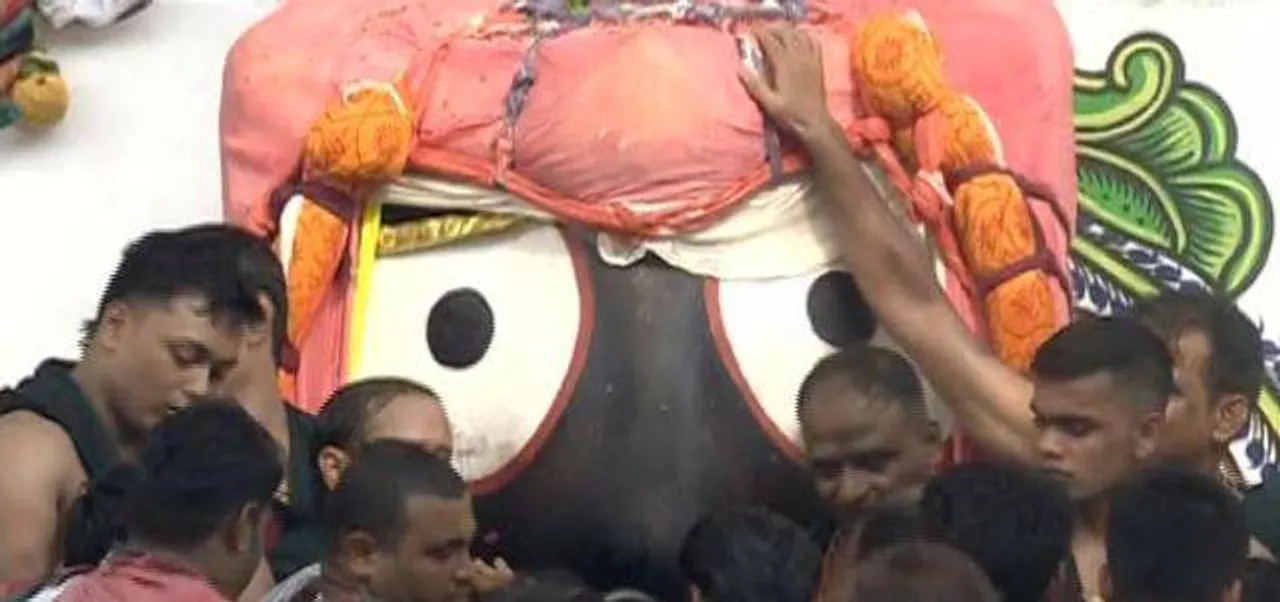  ସ୍ନାନ ବେଦୀରେ ବିରାଜିଲେ କାଳିଆ ଠାକୁର