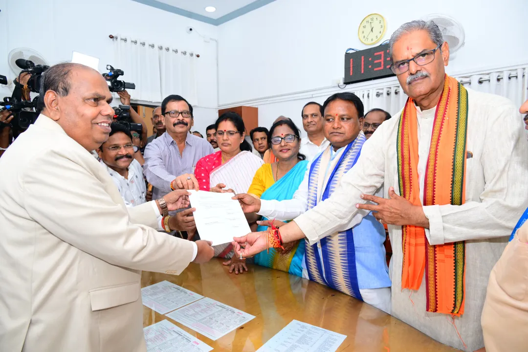  ବାଚସ୍ପତି ନିର୍ବାଚନ ପାଇଁ ପ୍ରାର୍ଥୀପତ୍ର ଦାଖଲ କଲେ ବିଜେପିର ରଣପୁର ବିଧାୟିକା ସୁରମା ପାଢୀ