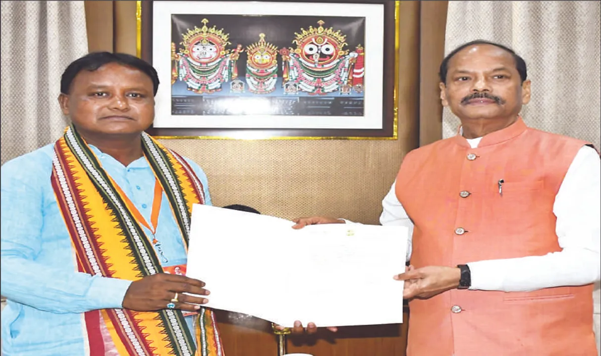  ମୋହନଙ୍କ କାନ୍ଧରେ ‘ଓଡ଼ିଆ ଅସ୍ମିତା’: ଆଦିବାସୀ କାର୍ଡ ଖେଳିଲା ବିଜେପି, ଆଜି ଅପରାହ୍ଣ ୫ଟାରେ ଶପଥ