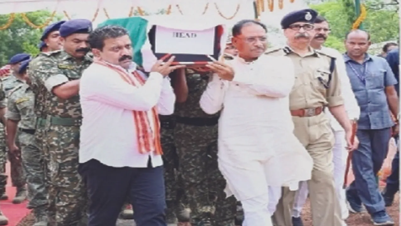  ନକ୍ସଲ-ସୁରକ୍ଷାକର୍ମୀ ଗୁଳି ବିନିମୟ ଘଟଣା: ସହିଦଙ୍କୁ କାନ୍ଧଦେଲେ ମୁଖ୍ୟମନ୍ତ୍ରୀ, ଉପମୁଖ୍ୟମନ୍ତ୍ରୀ