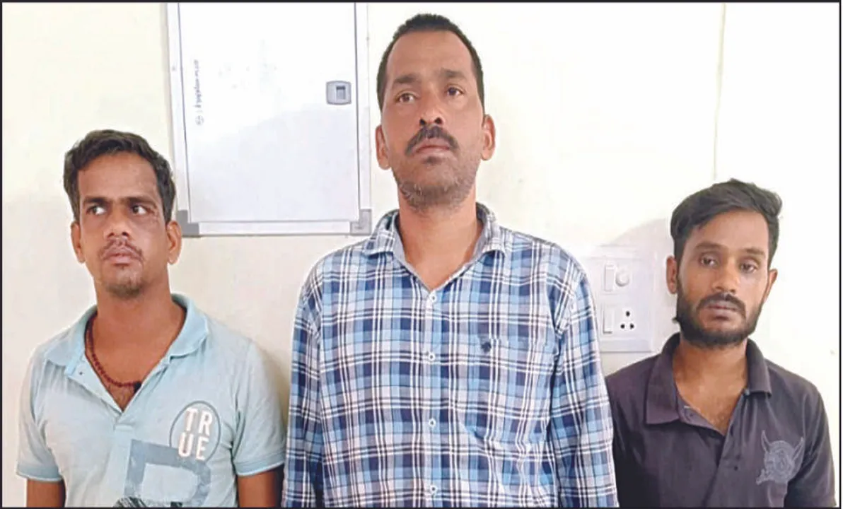  ଯୁବକଙ୍କୁ ଖଣ୍ଡାରେ ଆକ୍ରମଣ ମାମଲା: ଜେଲ୍‌ ଫେରନ୍ତା କନେଷ୍ଟବଳ ସମେତ ୩ ଗିରଫ