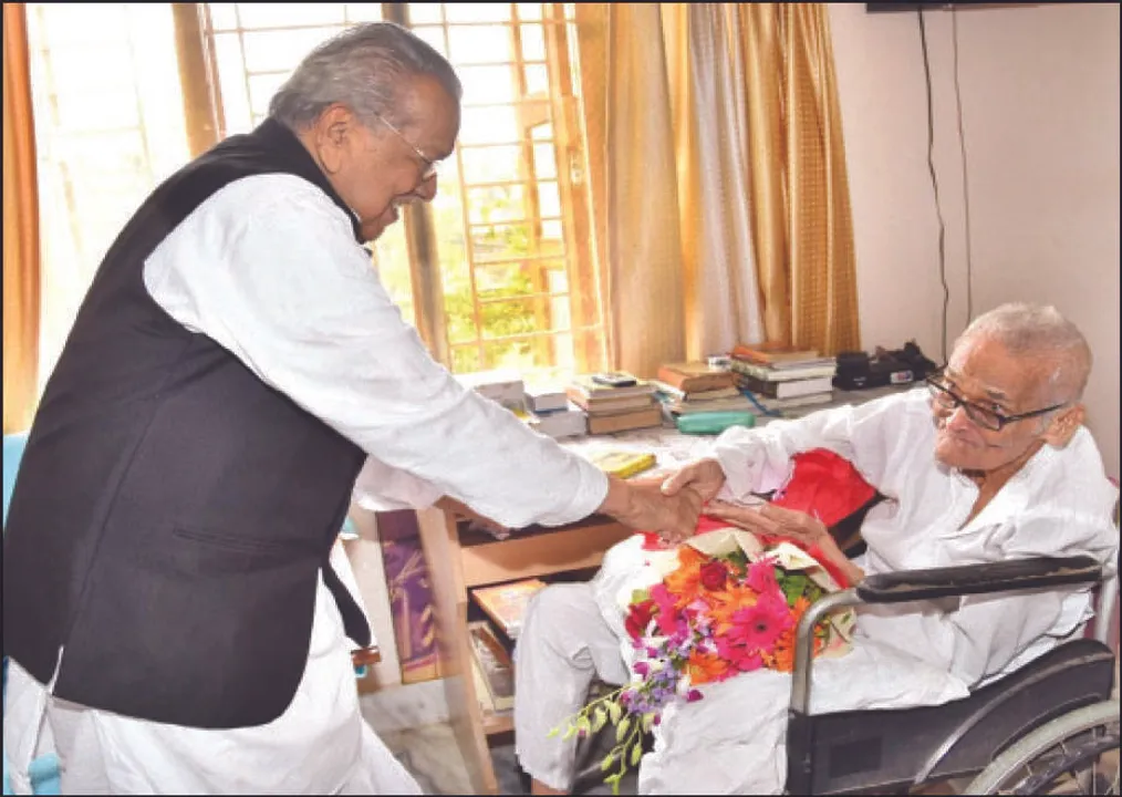 ସୁର ନାୟକଙ୍କୁ ଭେଟିଲେ ଛତିଶଗଡ଼ ରାଜ୍ୟପାଳ