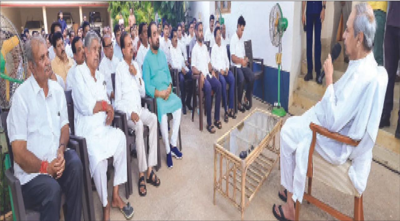  ବିଜେଡିରେ ମାନସମନ୍ଥନ: ନବୀନ ନିବାସରେ ପରାଜିତ ନେତାଙ୍କ ବୈଠକ