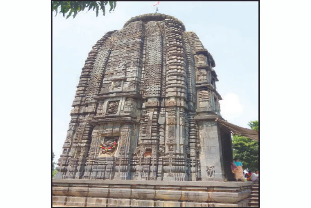  କିଚକେଶ୍ବରୀ ମନ୍ଦିରରେ ବଜ୍ରପାତ: ଖସିପଡ଼ିଲା କଳସ ଓ ତ୍ରିଶୂଳ