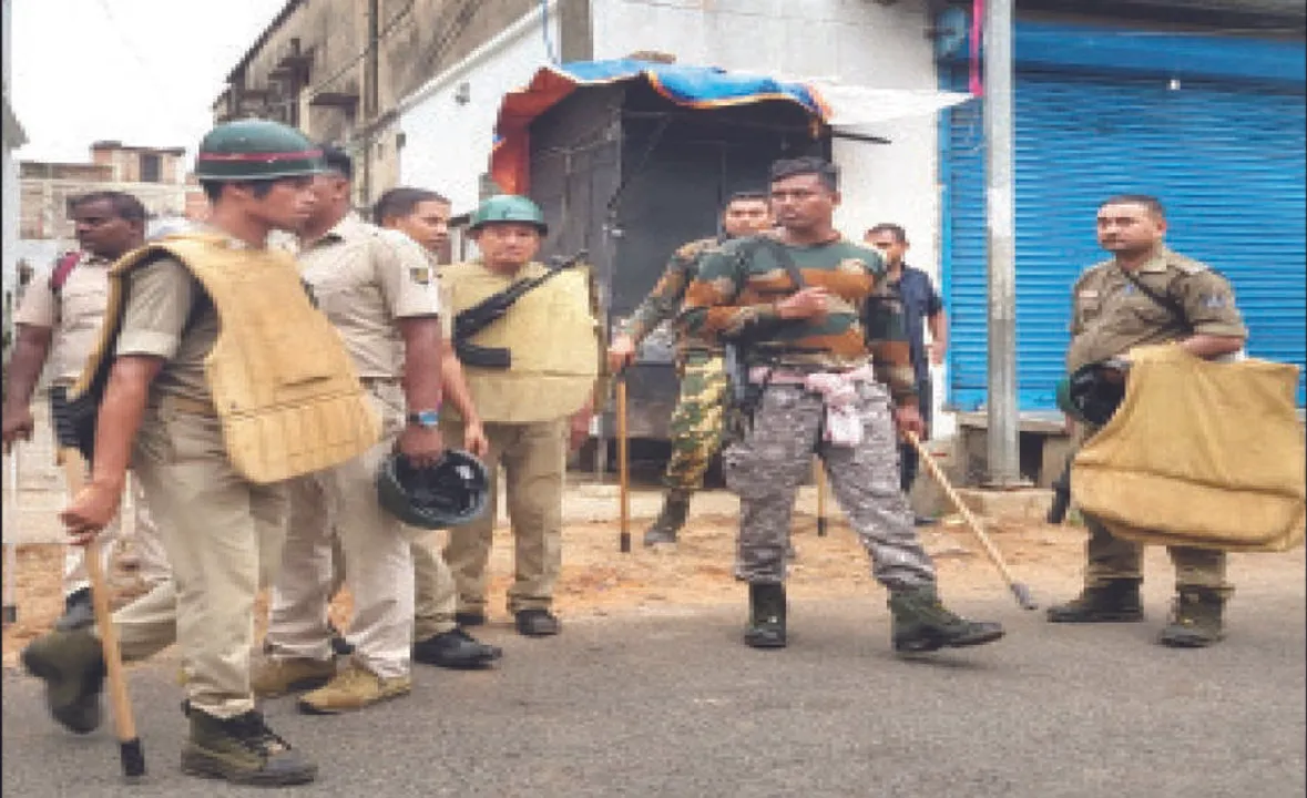  ପୁଲିସ ଘେରରେ ବାଲେଶ୍ବର: ଅନିର୍ଦ୍ଦିଷ୍ଟକାଳ ପାଇଁ କର୍ଫ୍ୟୁ, ଇଣ୍ଟରନେଟ୍‌ ବନ୍ଦ