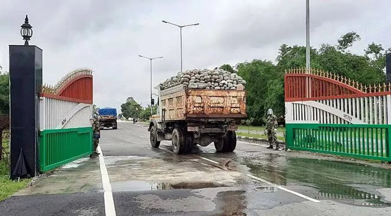  ଭାରତ-ବାଂଲାଦେଶ ବାଣିଜ୍ୟ ପୁଣି ଆରମ୍ଭ: ହିଂସା ଯୋଗୁ ଦୁଇ ଦିନ ପାଇଁ ବନ୍ଦ ରହିଥିଲା