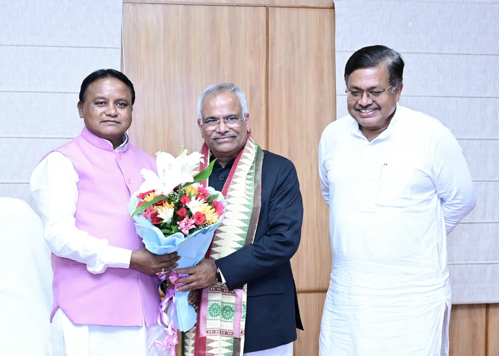 ମୁଖ୍ୟମନ୍ତ୍ରୀଙ୍କୁ ସୌଜନ୍ୟମୂଳକ ସାକ୍ଷାତ କଲେ ଆଡଭୋକେଟ୍ ଜେନେରାଲ