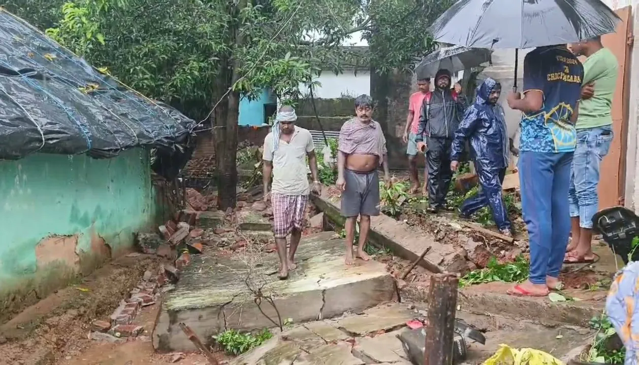  କାନ୍ଥ ଭୁଶୁଡ଼ି ମହିଳା ମୃତ