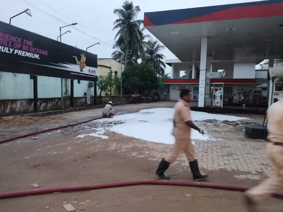  ପେଟ୍ରୋଲ ପମ୍ପରେ ଅଗ୍ନିକାଣ୍ଡ: ଜନସାଧାରଣ ଭୟଭୀତ