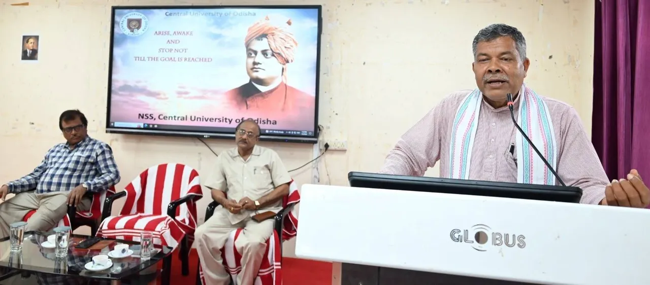  ବ୍ୟକ୍ତିର ଦର୍ଶନକୁ ବ୍ୟାପକ କରିବା ଦ୍ଵାରା ଦିବ୍ୟଜ୍ଞାନ ପ୍ରାପ୍ତି ହୋଇପାରିବ: କୁଳପତି