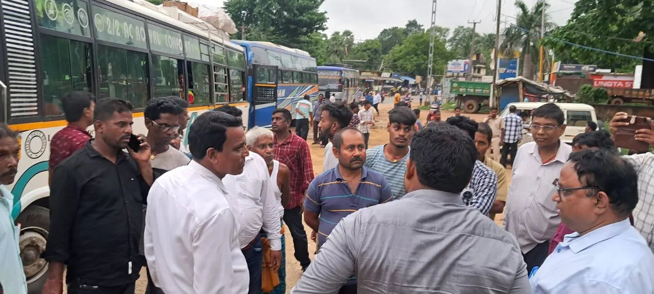  ପରମିଟ୍‌ ନଥାଇ ପରିବହନ: ୮ ବସ୍‌କୁ ୭୦ ହଜାର ଜରିମାନା