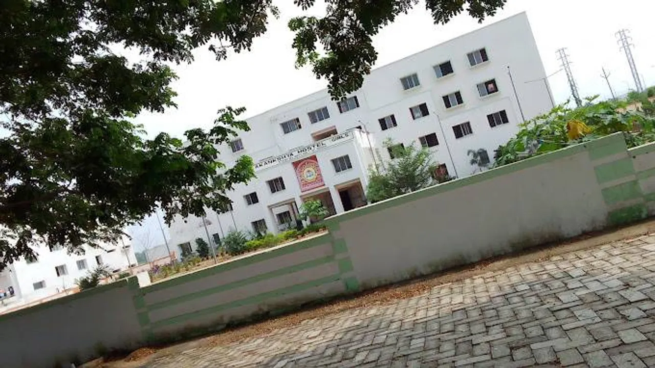  ପୁଣି ବିବାଦରେ ଆକାଂକ୍ଷା ହଷ୍ଟେଲ: ଶିକ୍ଷକଙ୍କ ହାତରେ ପରିଚାଳନା ଦାୟିତ୍ବ