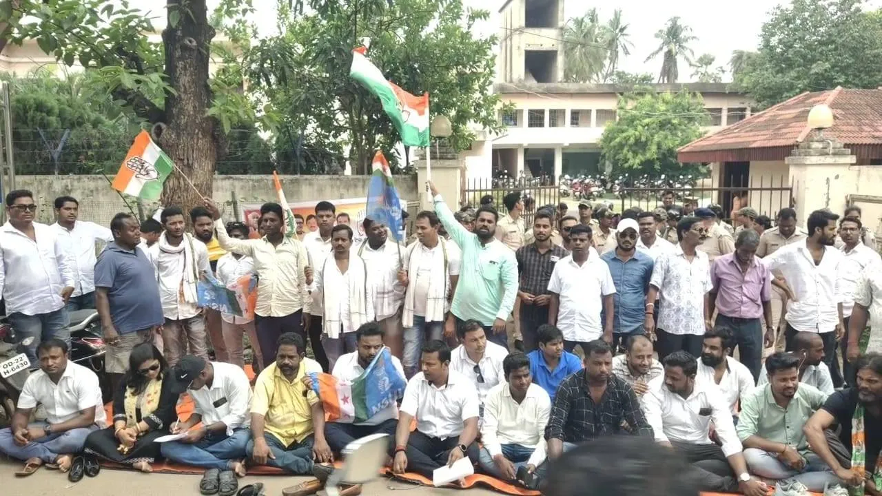  ଭଦ୍ରକ ଏସ୍‌ପି କାର୍ଯ୍ୟାଳୟ ଆଗରେ ଯୁବ ଓ ଛାତ୍ର କଂଗ୍ରେସର ଗଣଧାରଣା ଓ ବିକ୍ଷୋଭ