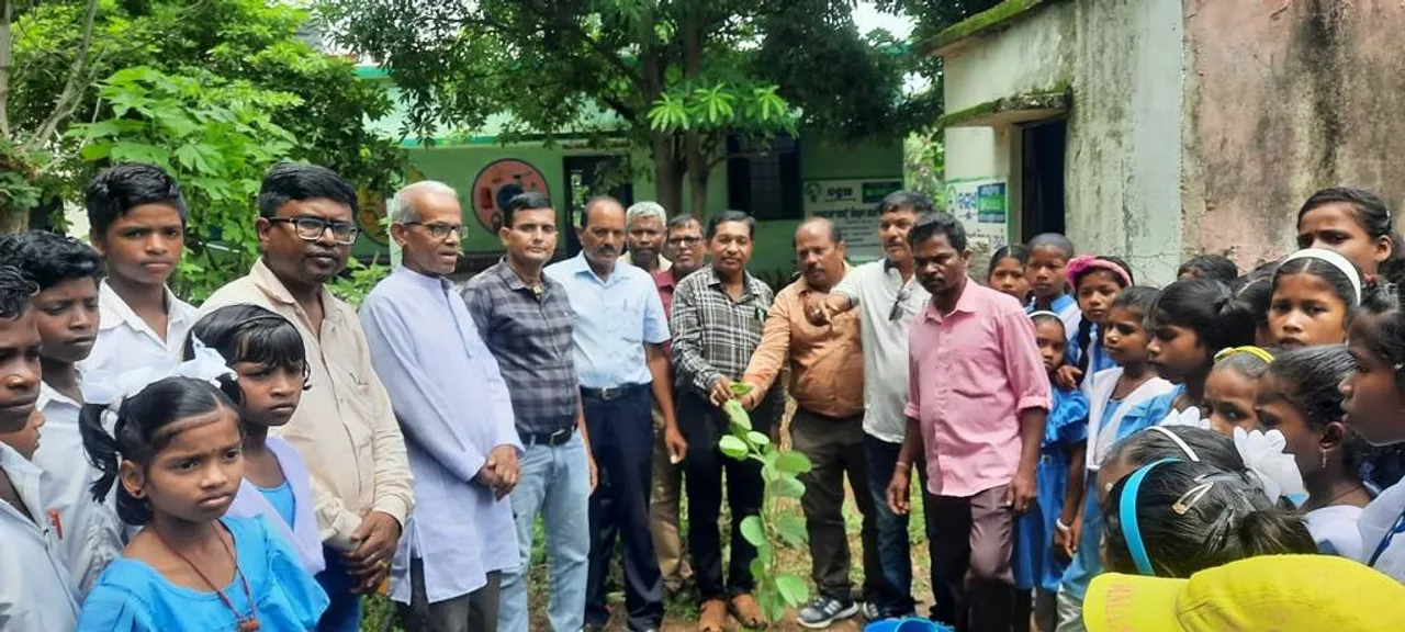  ସମ୍ବାଦ ସାହିତ୍ୟଘର ତରଫରୁ ବୃକ୍ଷରୋପଣ