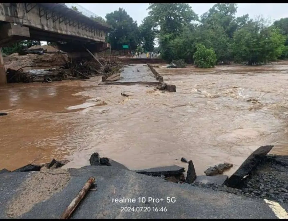  ବର୍ଷାରେ ସିନ୍ଧିଗୁଡ଼ା ପୋଲ ଭାସିଗଲା: କୁଡୁମୁଲୁଗୁମ୍ମା-କୋତାମେଟା ଯୋଗାଯୋଗ ବିଛିନ୍ନ
