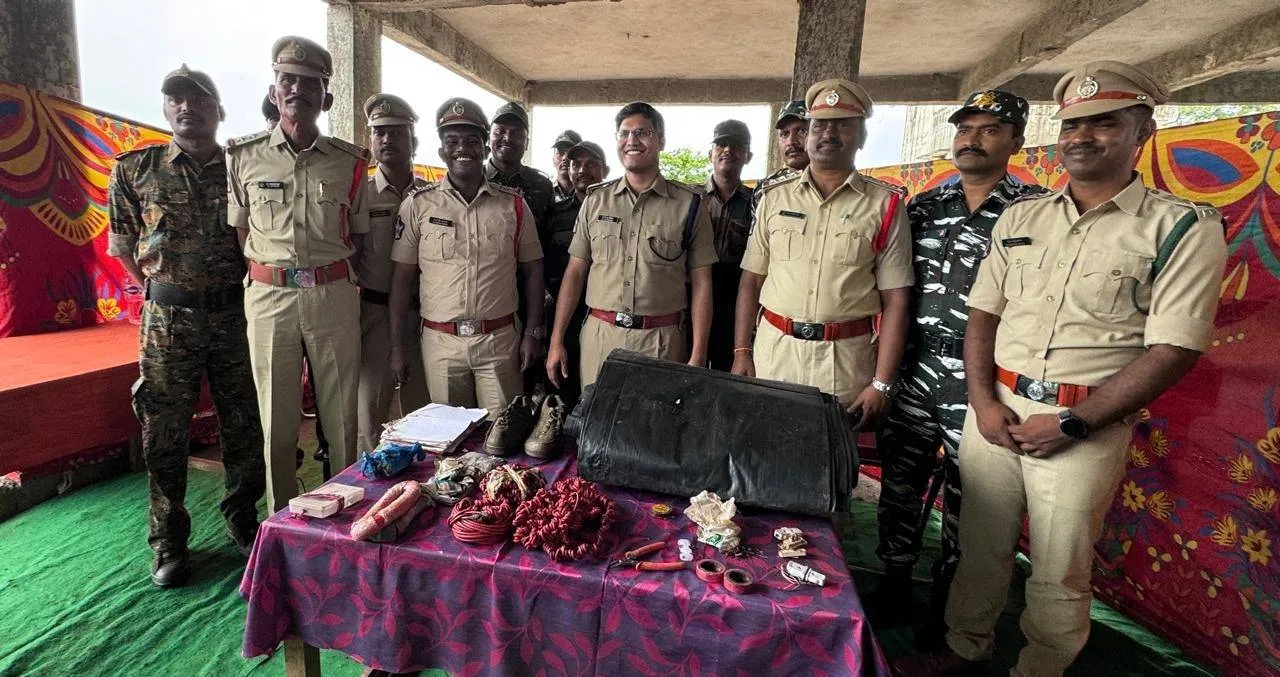  ସୀମାନ୍ତ ପୁଲିସ ଦ୍ବାରା ମାଓ ଡମ୍ପ ଉଦ୍ଧାର