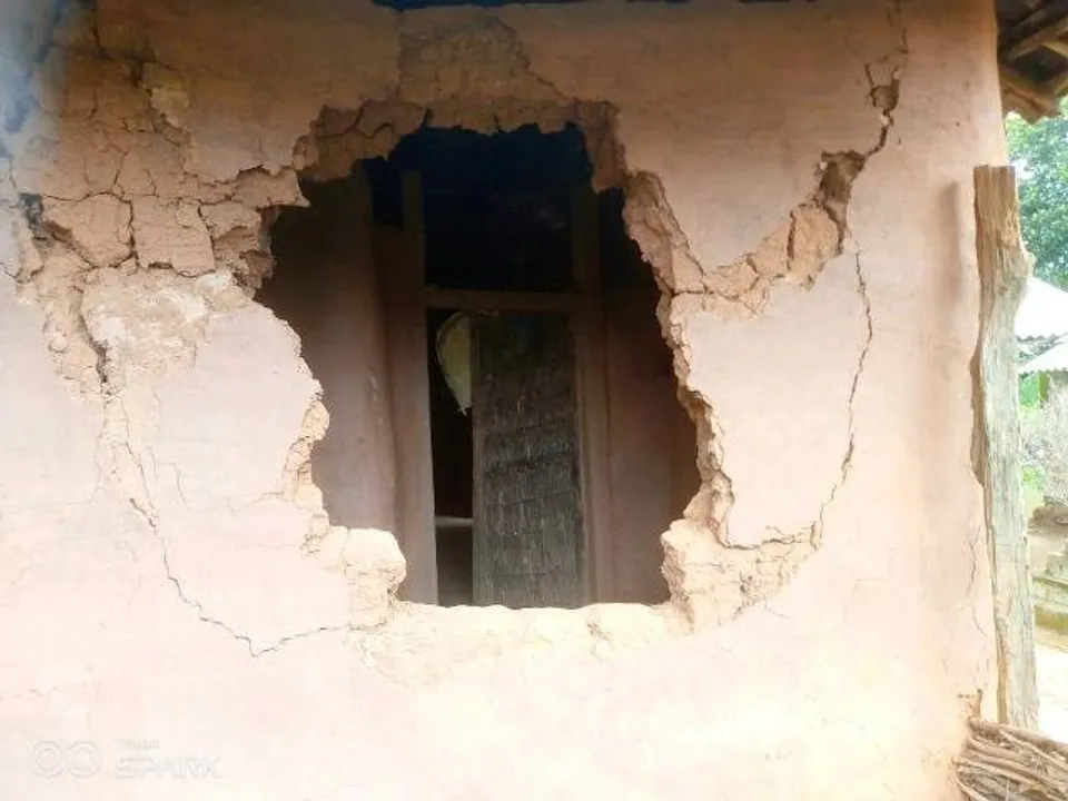  କାନ୍ଥ କଣା କରି ଧାନଚାଉଳ ଖାଇଲେ ହାତୀ