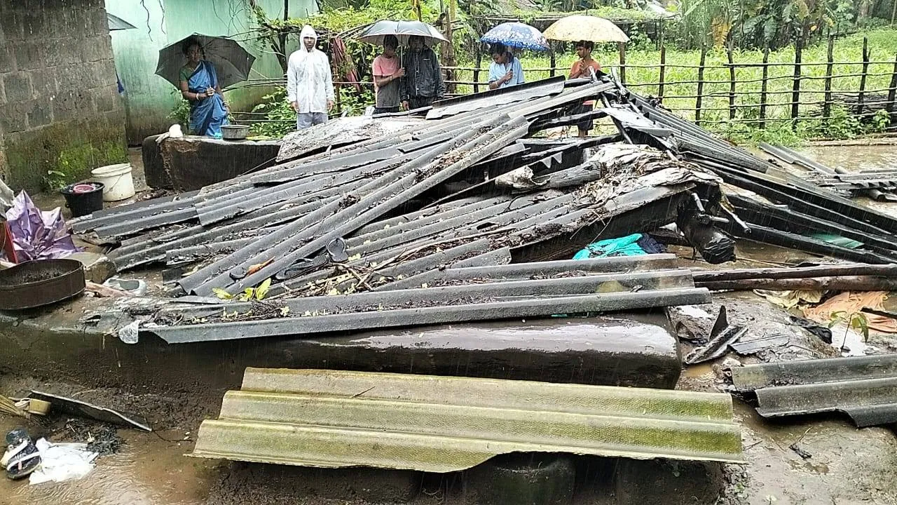  ଘର ଛାତରେ ଚାପି ହୋଇ ମା ଓ ଦୁଇ ଝିଅ ଗୁରୁତର
