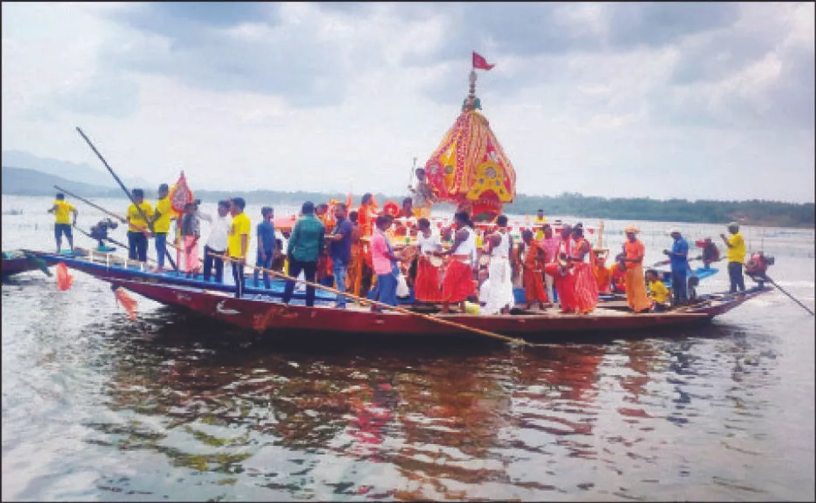  Mahaprabhu on the boat 