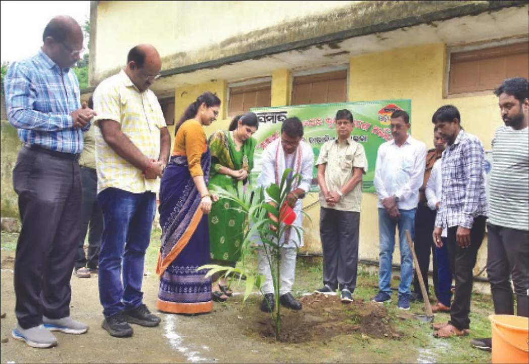  ‘ସମ୍ବାଦ ସାହିତ୍ୟଘର’ ବୃକ୍ଷରୋପଣ ଅଭିଯାନ ଉଦ୍‌ଘାଟିତ: ‘ରାଜ୍ୟରେ ଐତିହ୍ୟ ବୃକ୍ଷ ଆଇନ ପାଇଁ ପଦକ୍ଷେପ ନିଆଯିବ’