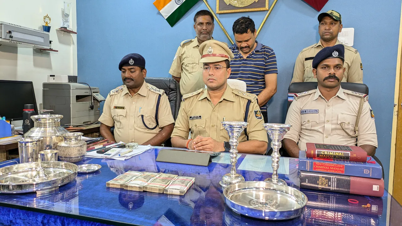  କନ୍ୟକାପରମେଶ୍ବରୀ ମନ୍ଦିର ଚୋରି ମାମଲା, ୪ ରାଜ୍ୟର ମୋଷ୍ଟୱାଣ୍ଟେଡ୍ ଦୁର୍ବୁତ୍ତ ଗିରଫ