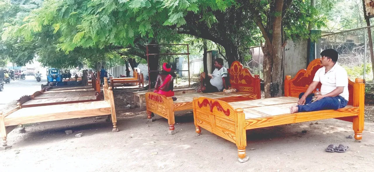 ଆକର୍ଷଣ ହରାଉଛି ରାଉରକେଲାର ପଲଙ୍କ ବଜାର: ‘ଆଜିକାଲି ସବୁ ଅନ୍‌ଲାଇନ୍, ଆମକୁ ପଚାରେ କିଏ?’