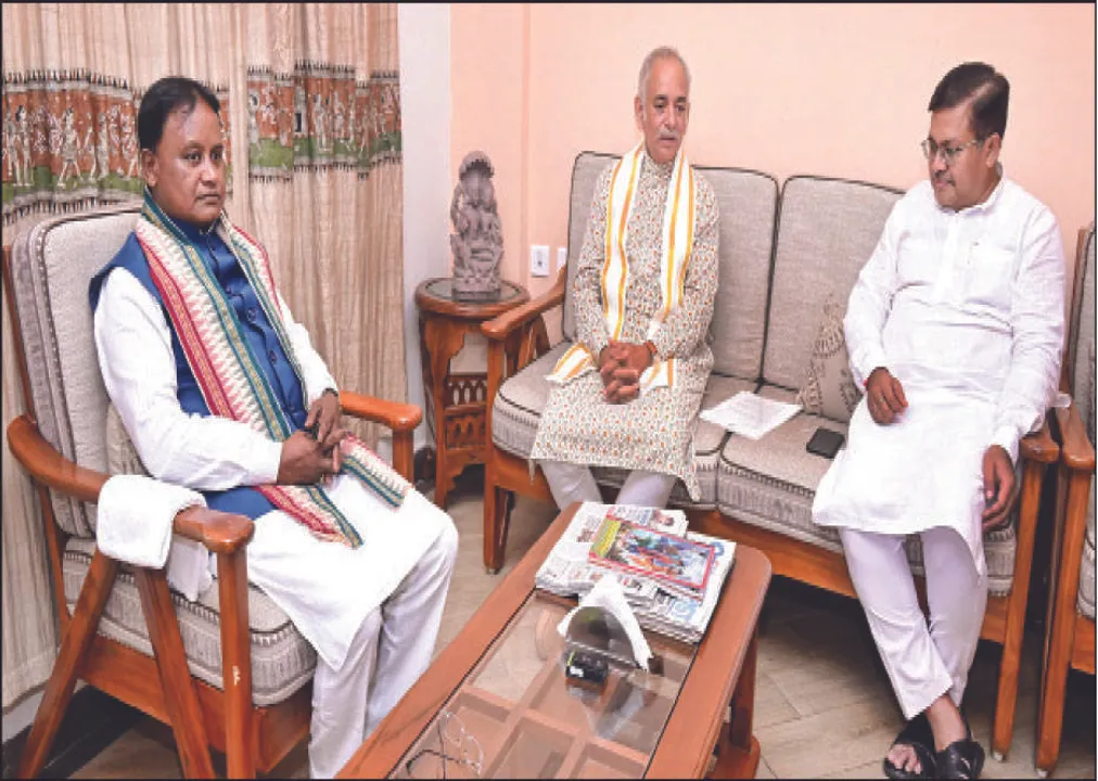  ମୁଖ୍ୟମନ୍ତ୍ରୀଙ୍କୁ ଭେଟିଲେ ଗଜପତି