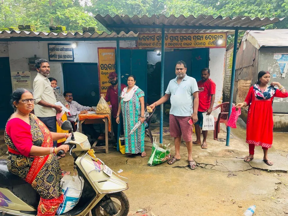  କଣ୍ଟ୍ରୋଲ ଦୋକାନରେ ବିକ୍ରି ହେଲା ଆଳୁ: କେଜି ପ୍ରତି ଦର ୩୩ ଟଙ୍କା