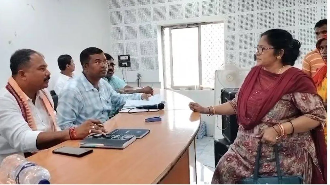  ଜନଶୁଣାଣି ଶିବିରରେ ସିଡିପିଓ ଲାଞ୍ଚ ନେଉଥିବା ଅଭିଯୋଗ ଆଣି ବିଗିଡ଼ିଲେ ବିଧାୟକ 