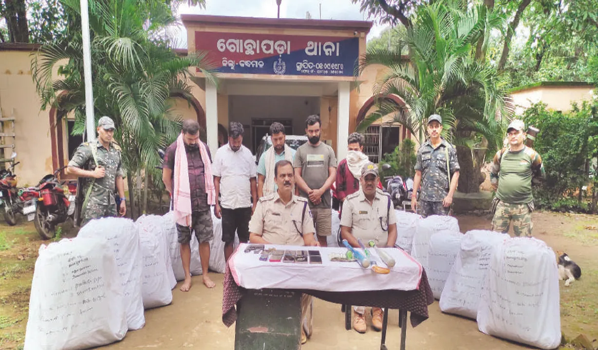  ୭ ଅନ୍ତଃରାଜ୍ୟ ଗଞ୍ଜେଇ ମାଫିଆ ଗିରଫ: କାର୍‌, ୪ କ୍ବିଣ୍ଟାଲ୍ ଗଞ୍ଜେଇ, ଗୁଳିଭର୍ତ୍ତି ପିସ୍ତଲ ଓ ୭ ବାଇକ୍‌ ଜବତ