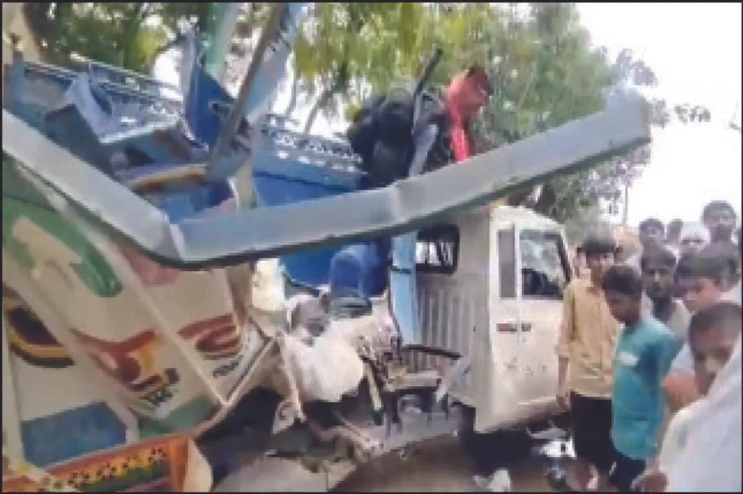  ବସ୍-ଭ୍ୟାନ୍‌ ମୁହାଁମୁହିଁ ଧକ୍କା, ୧୦ ମୃତ