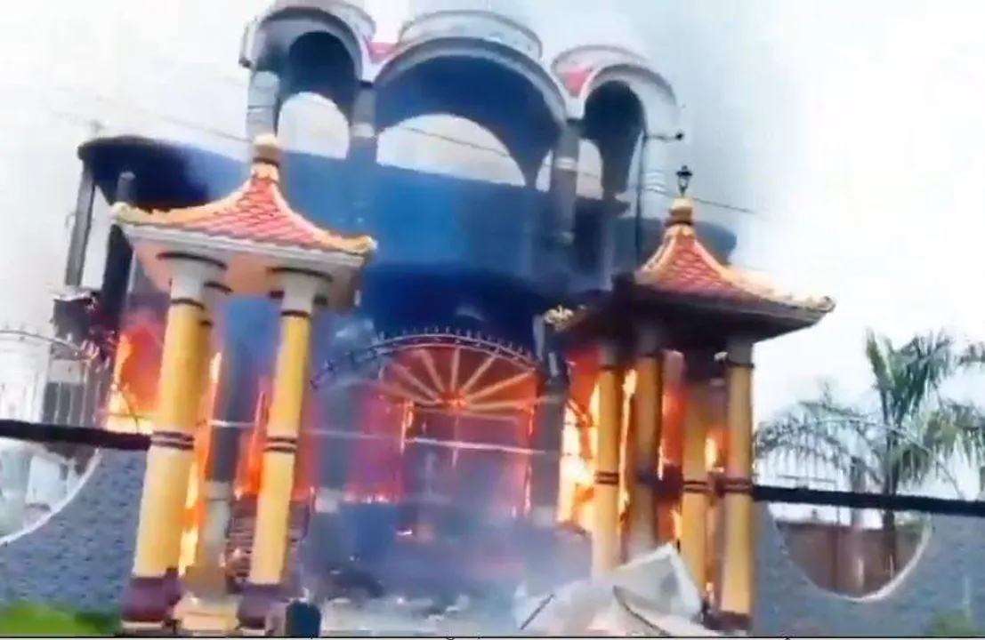  ବାଂଲାଦେଶରେ ମନ୍ଦିର ପୋଡିକୁ ନେଇ ଆସିଲା ତଥ୍ୟ, ଜାଣନ୍ତୁ ଭାଇରାଲ ଫଟୋର ସତ୍ୟତା