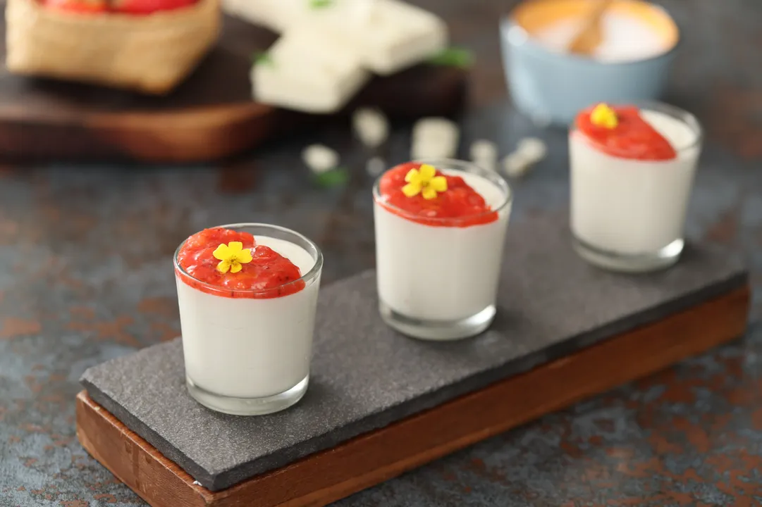 Strawberry And White Chocolate Mousse - YT