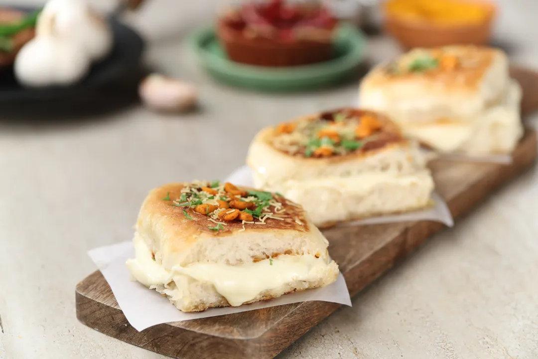 Cheese Lasun Pav