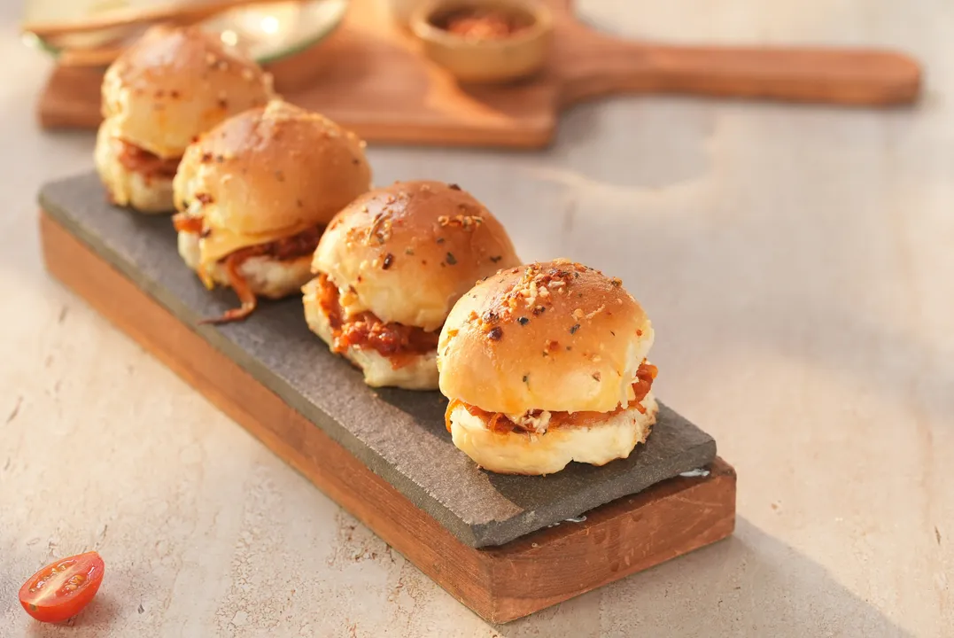 Cheesy Onion and Tomato Sliders - YT