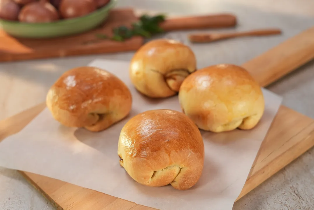 Seeni Sambol Bread - YT