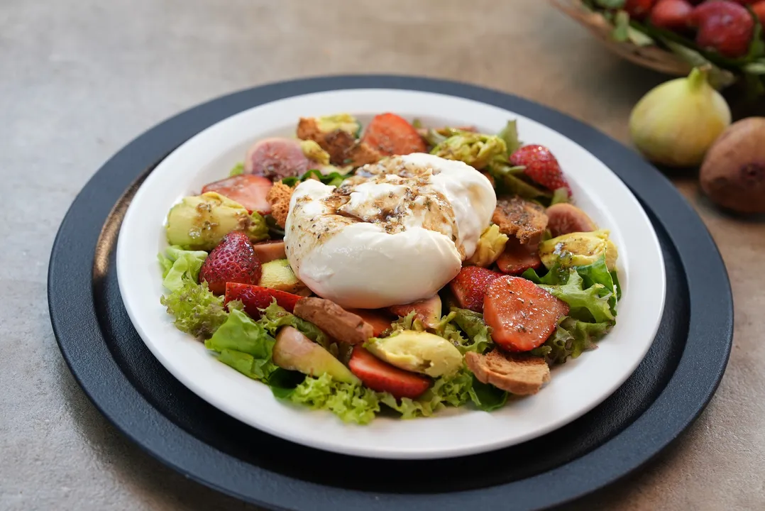 Strawberry Fig and Burrata Salad - YT