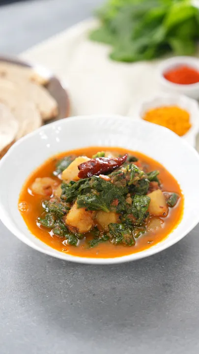 Bihari Style Aloo Palak Tarkari 7