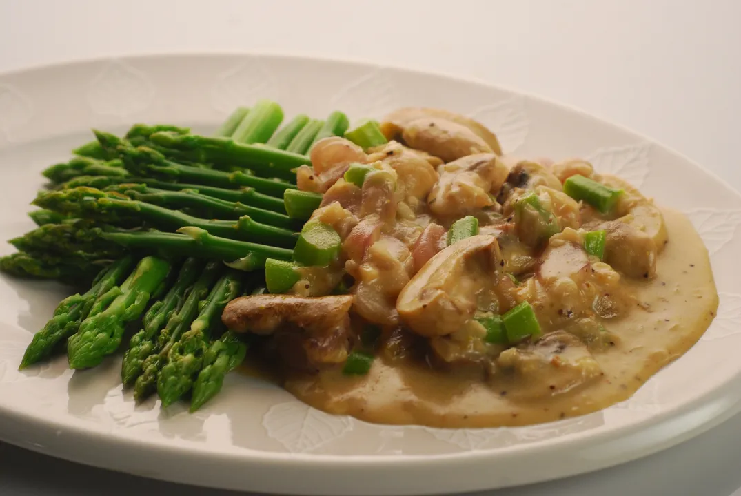 Asparagus with Mushroom Cream Sauce - SKK