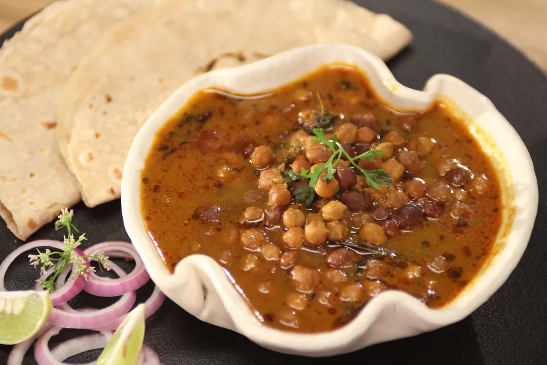 Kale Chane Ki Sabzi - YT.JPG