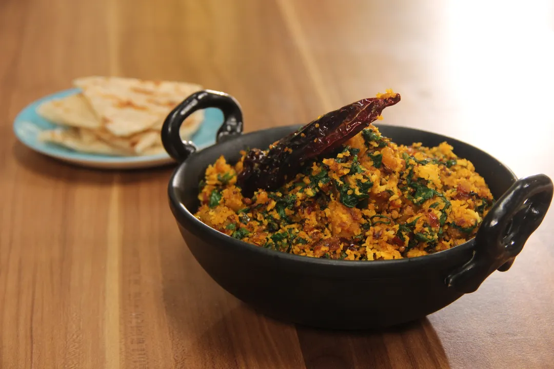 Red Pumpkin aur Palak Sabzi - TT - 32