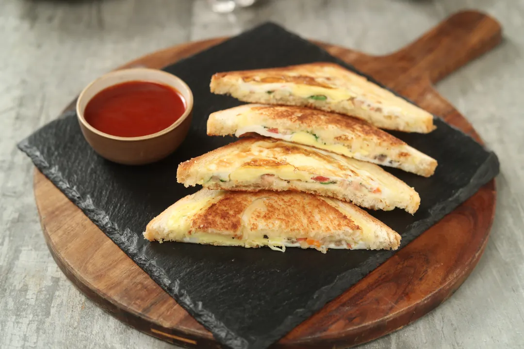 Cheesy Omelette Sandwich - YT
