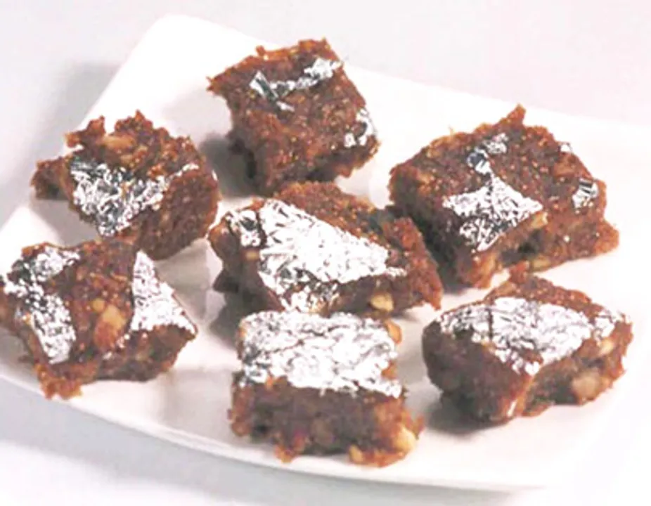 Anjeer And Date Burfi