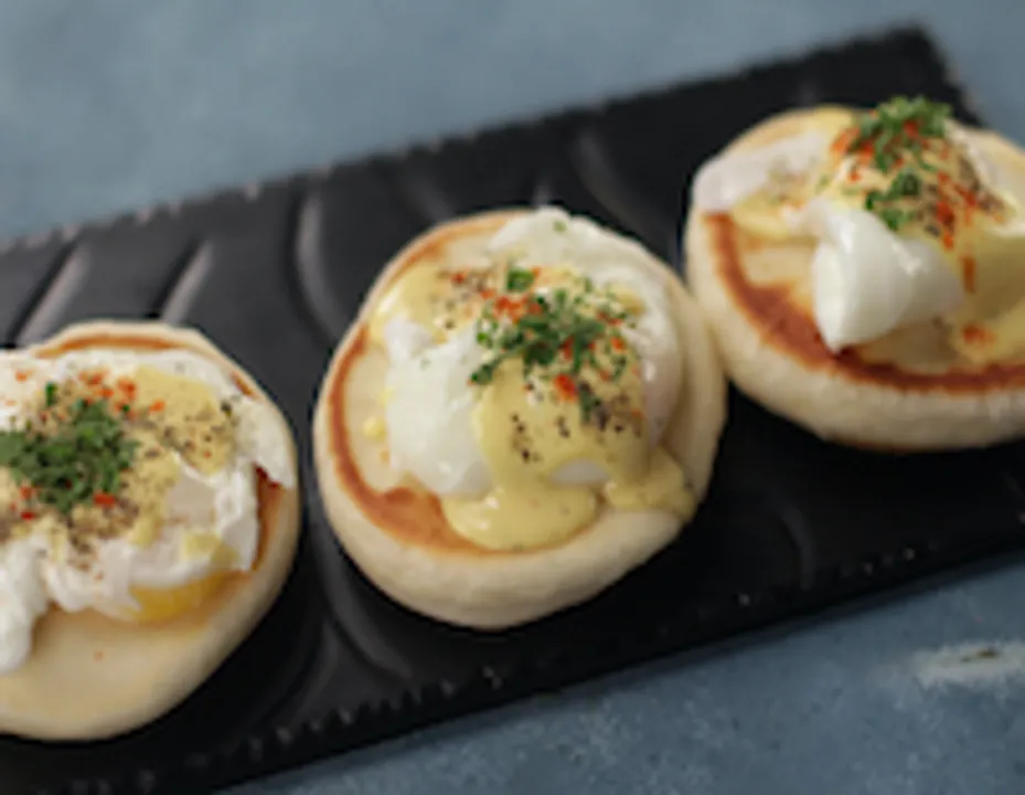EGGS BENEDICT - skk