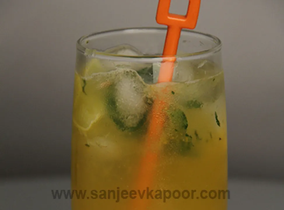 Lemon Soda With Mango Ice Cubes