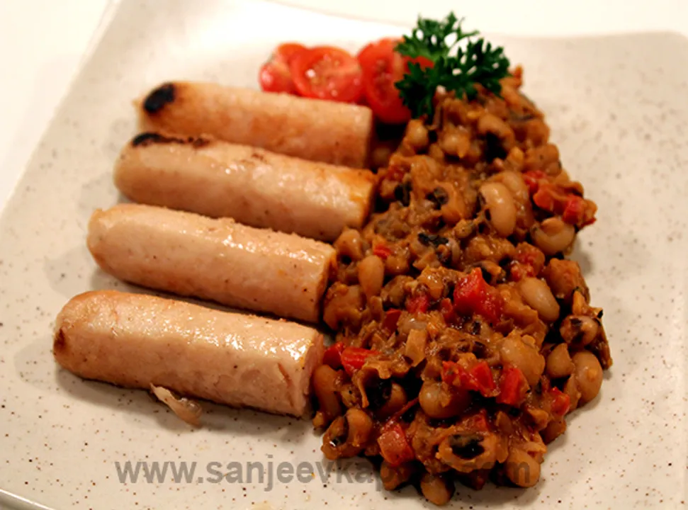 Beans Ragout with Grilled Sausages
