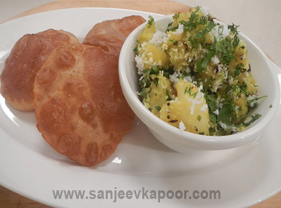 Sookha Aloo Sabzi with Puri