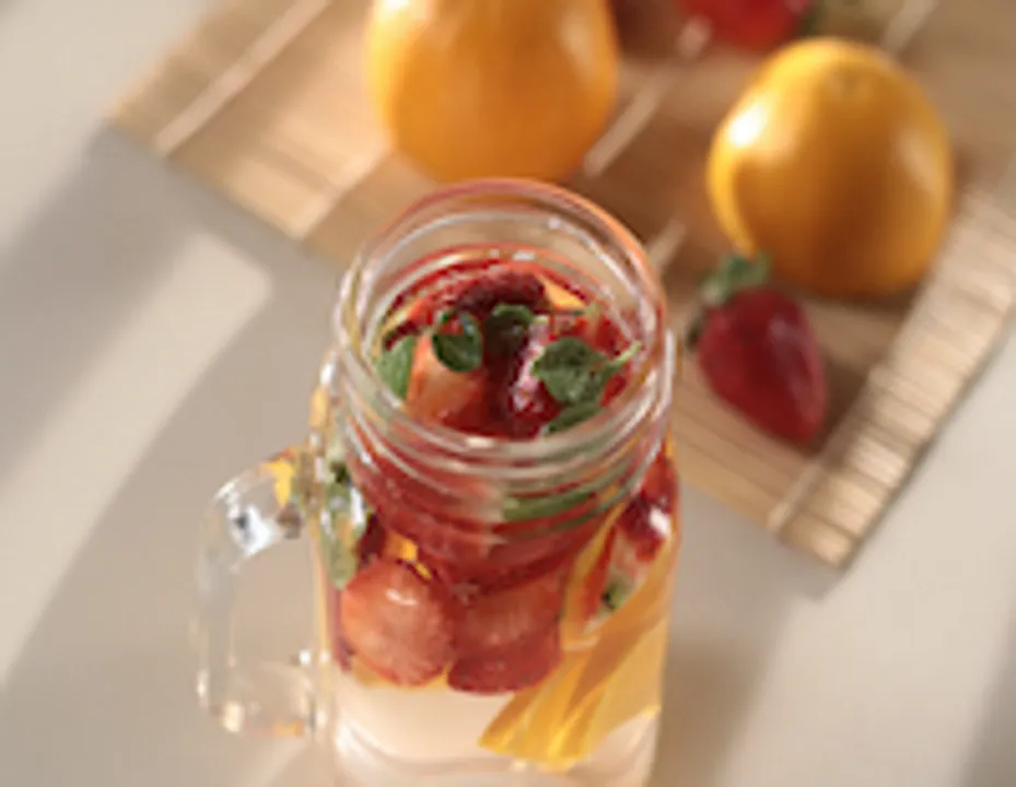 ORANGE STRAWBERRY DETOX WATER - skk