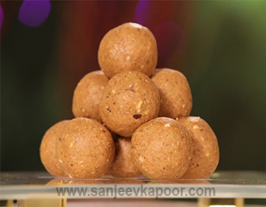Atta Besan Laddoo